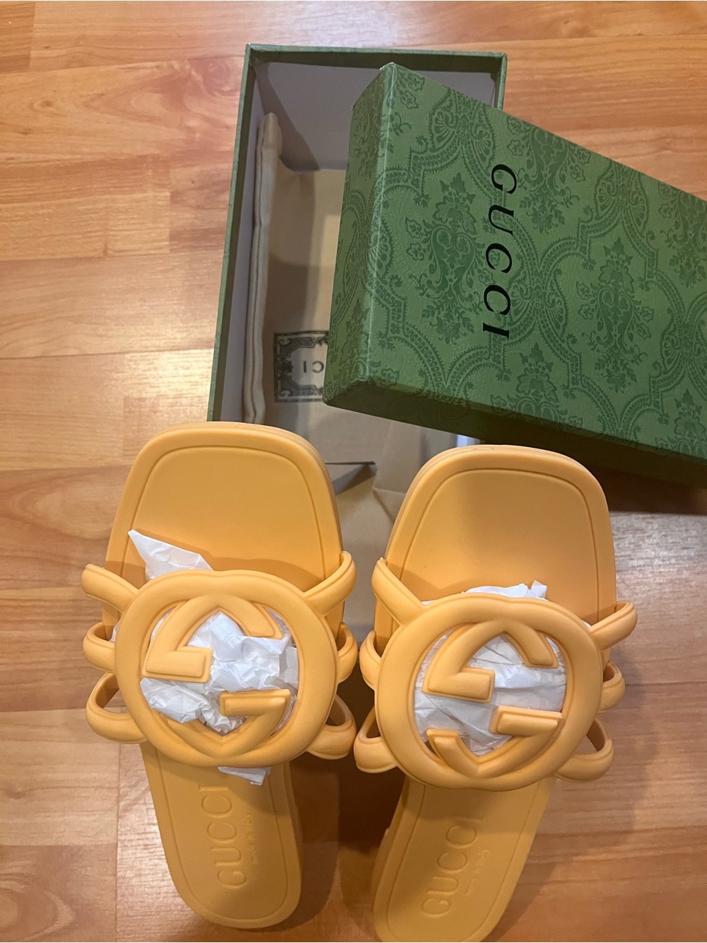 Gucci Yellow Slide Sandals with Oversized GG Logo - Picture 3 of 3